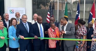 Dallas Mayor Eric Johnson cuts the ribbon at the launch of the Tanzania trade office. (Photo: Dallas Int’l District)