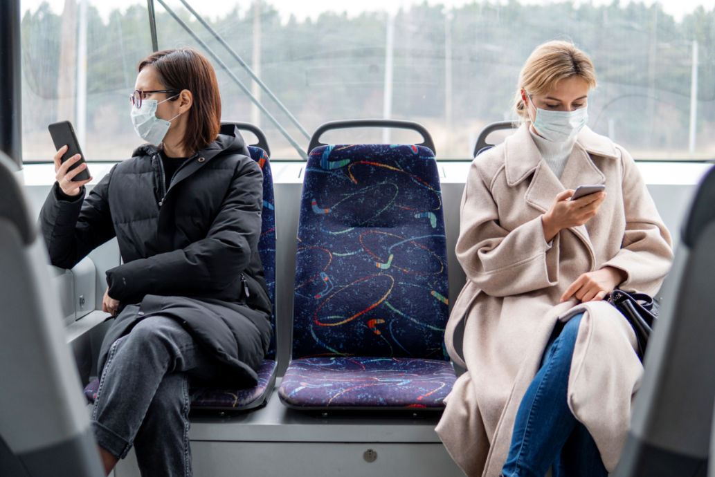 passengers-on-a-bus-wearing-masks_origin