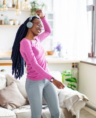 woman_dancing_with_headphones