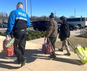 Officer helps carry groceries