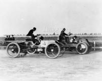 photo of Henry Ford and Alexander Winton racing