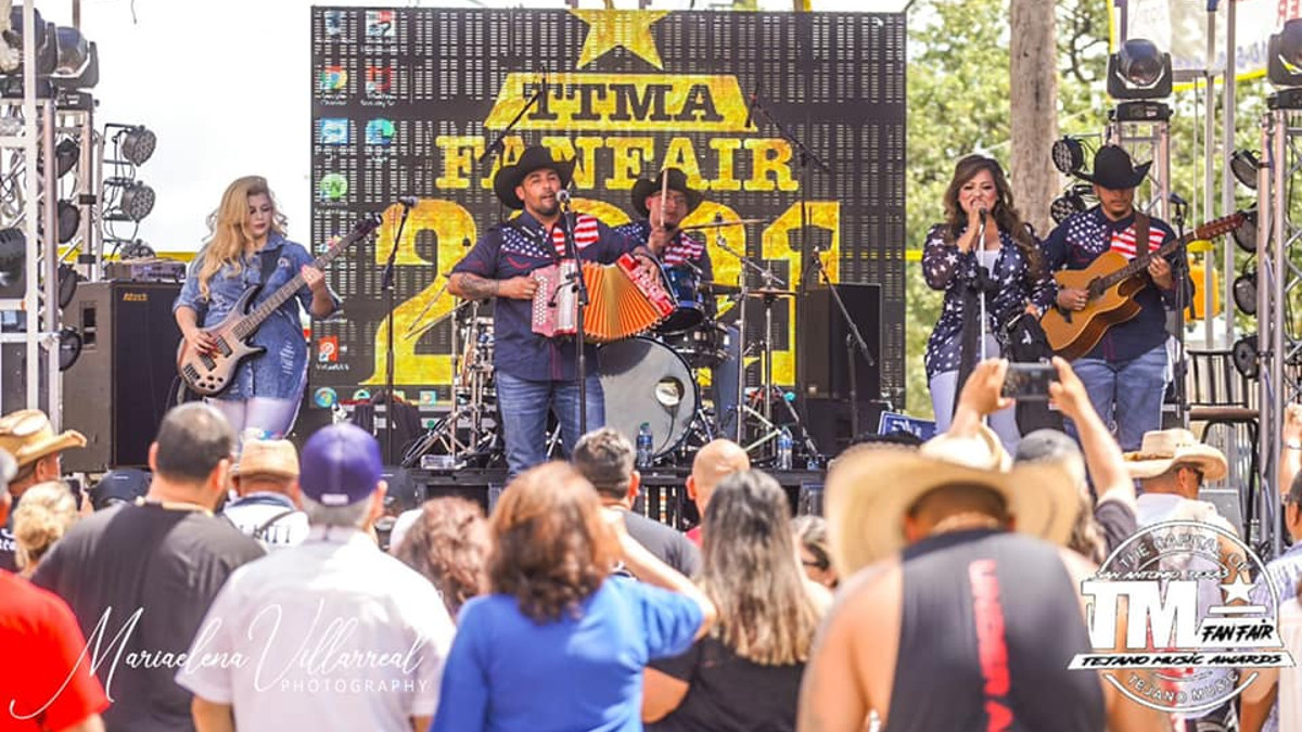 Conjunto Baraja de Oro perform at Tejano Music Awards Fan Fair 2021 in San Antonio, Texas. | Photo: Mariaelena Villarreal / Tejano Nation