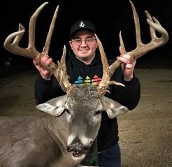 Premium Buck Hunt and Whitetail Bonanza