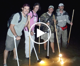 4 guys gigging for flounder at night, video