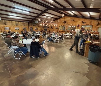 Large class of students in a lodge learning about trapping 