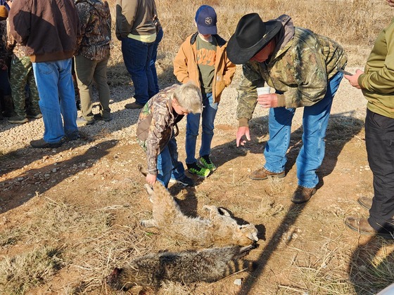 Trapping instructor shows furs to students