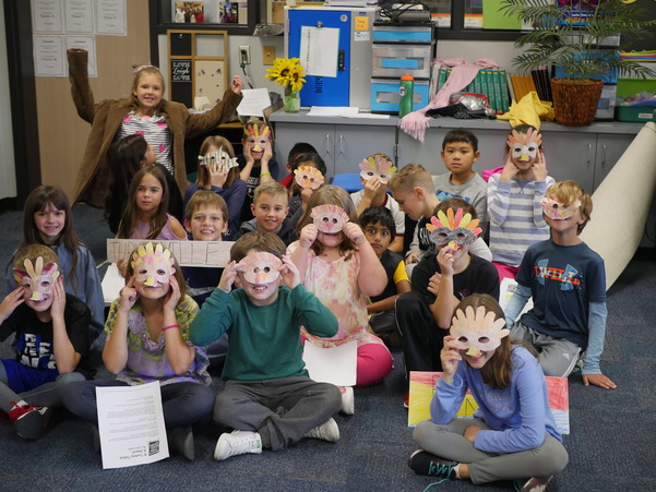 picture of elementary students with turkey masks