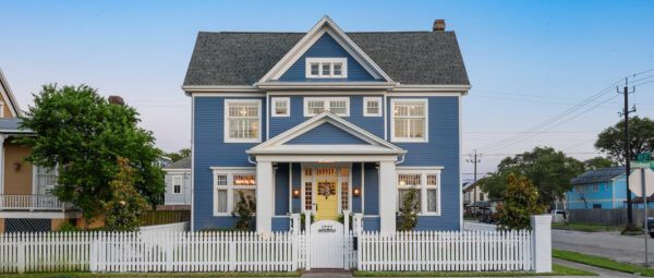 Blue clapboard house like a quintessential child?s drawing