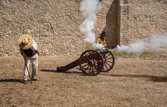 Presidio la Bahia reenactment with cannon