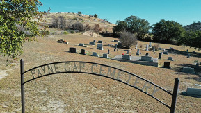 Color photo of the entrance gate to Payne Gap Cemetery in Mills County, Texas