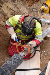 Gas welding pre-insulated pipe system (image courtesy of E.ON)