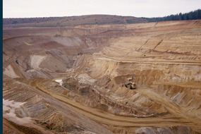 Extaction of fuller's earth from Steetley Minerals Fuller's Earth Quarry, Woburn Sands, Bedfordshire. BGS © UKRI