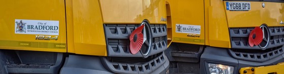 Gritter wagons with poppies
