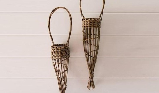 WIllow birdfeeder