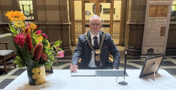DAvid Hockney book of condolence
