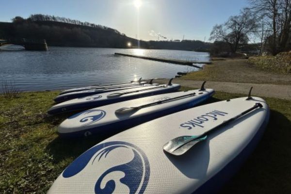Doe Park Water Activities Centre - Photo of kayaks at the edge of the water