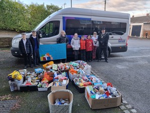 School children stood with The Mayor with food donations