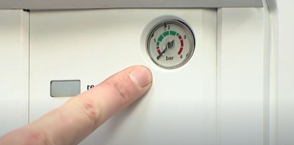 Pointing the boiler pressure gauge - below 1