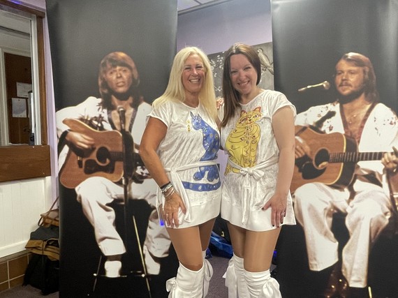 Let's ABBA party singers 
