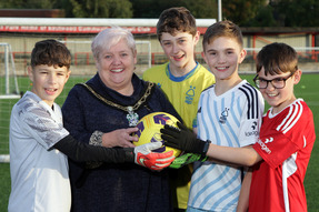 Councillor Teresa Cullen with some of the children who benefitted from the sessions