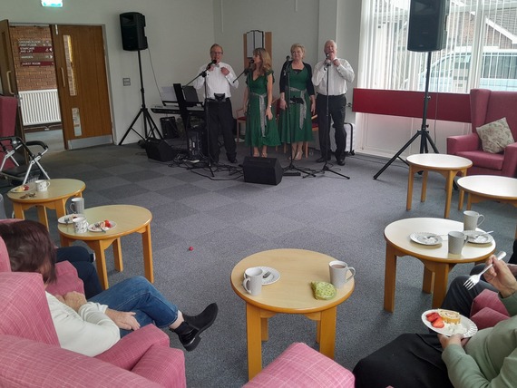 4 singers performing to tenants at venn court 2024