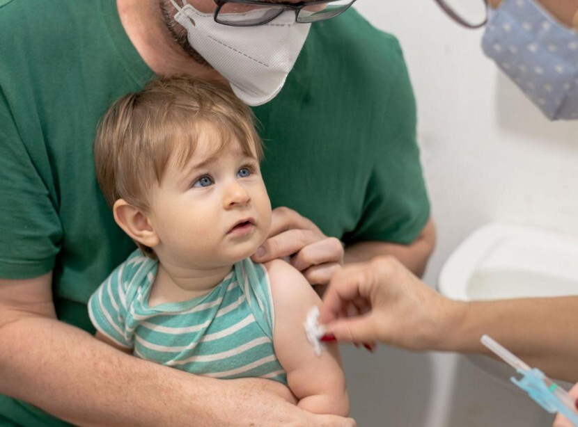 child being vaccinated for chicken pox