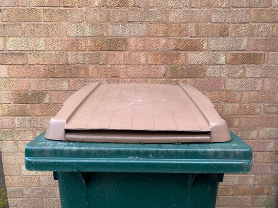 Garden waste bin