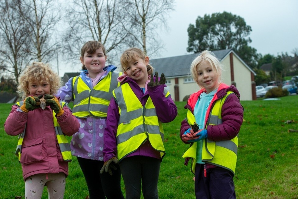 Primary school children - get buzzing n.