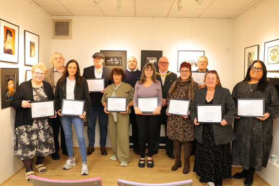 Good Neighbour Award winners with Mayor Peter Whapshott