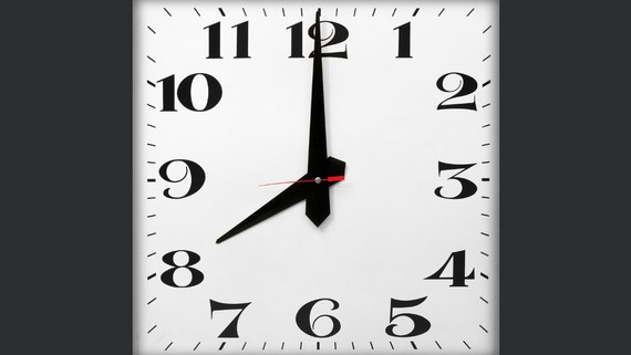 Clock face showing 8 o clock