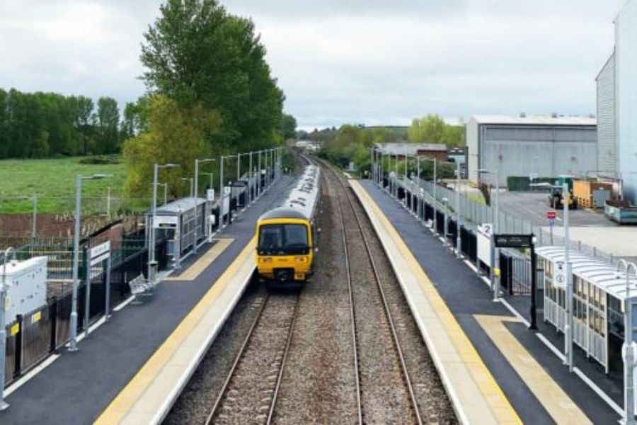 An artist impression of the new Marsh Barton train station, looking from the pedestrian bridge at the two platforms and station