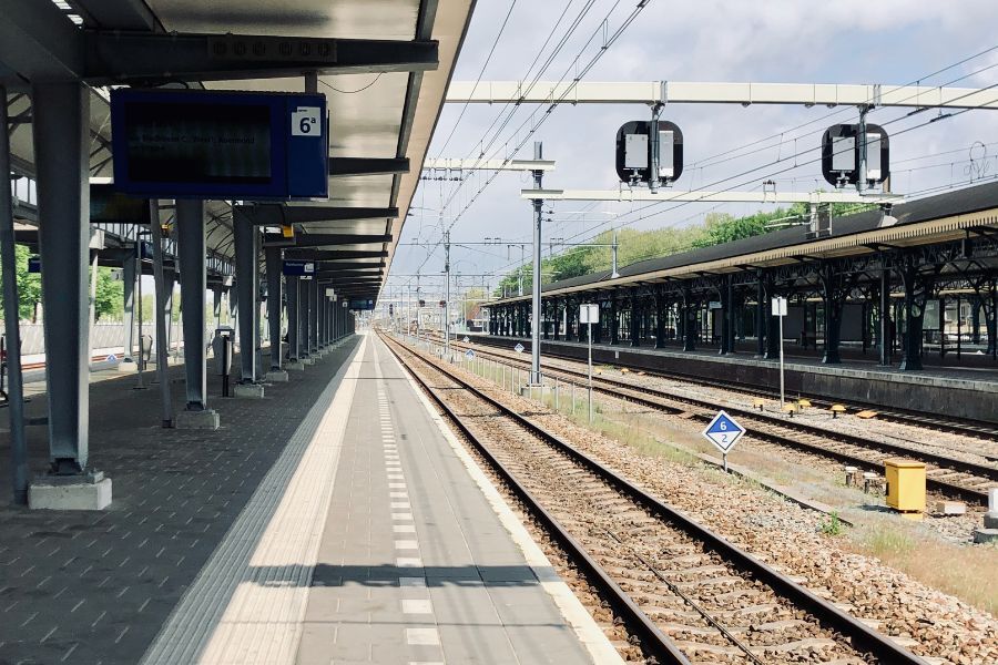 An empty platform at a train station