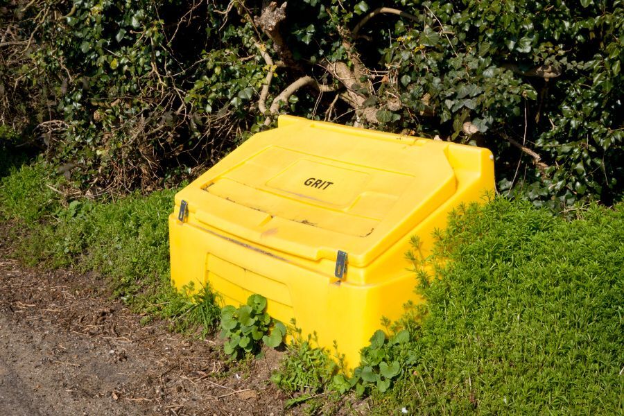 Grit bin