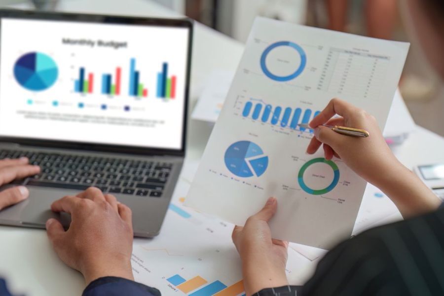 Couple working out a budget 