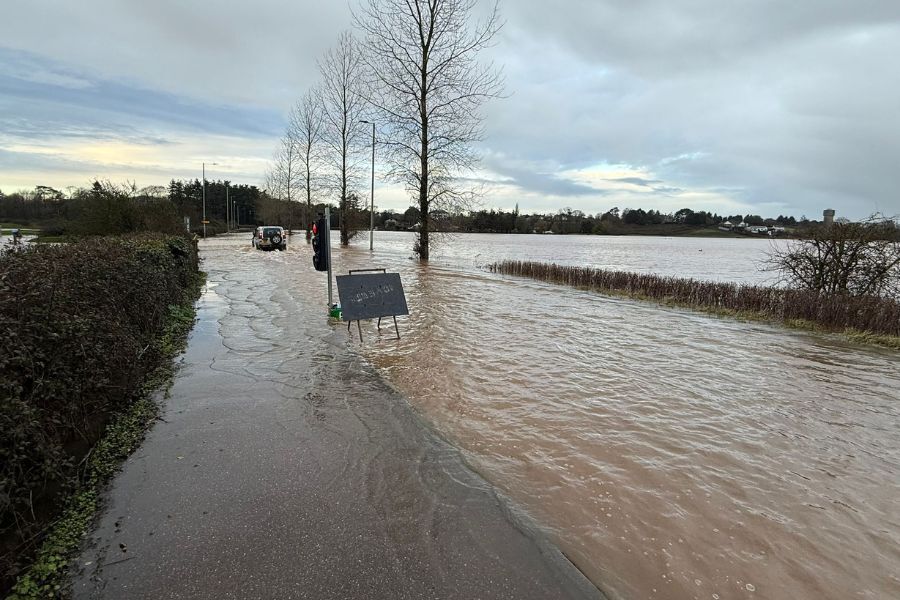 Flooded Bridge Road between Topsham and Darts Farm