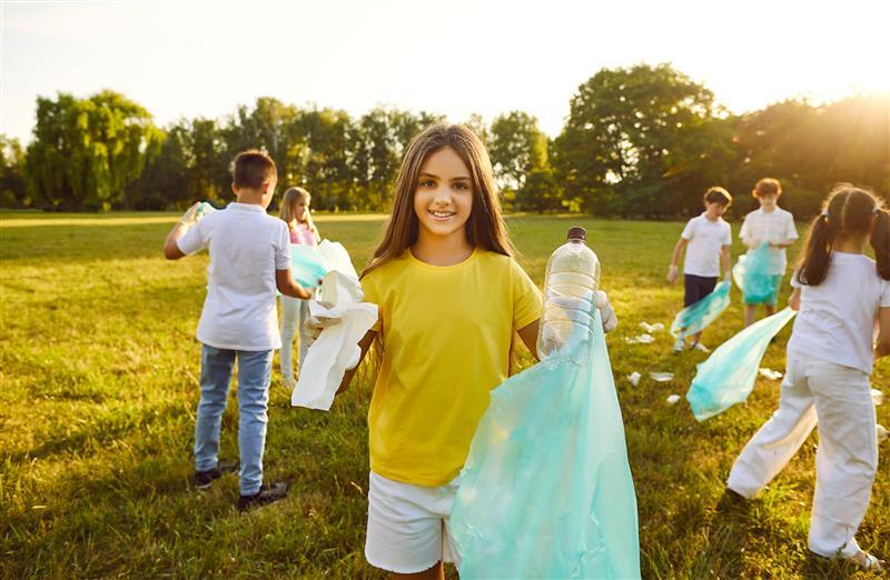 children with litter