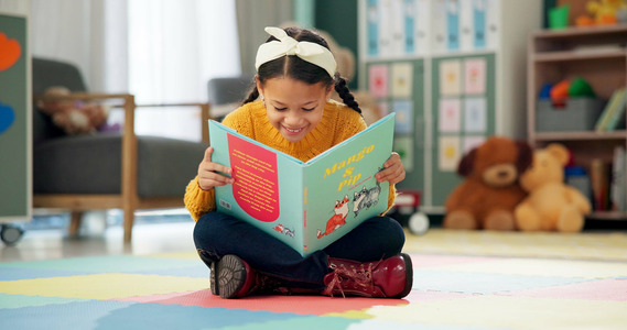 girl reading