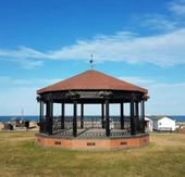 deal bandstand