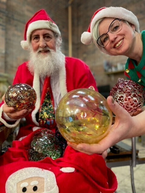 Bauble Decorating at Stourbridge Glass Museum