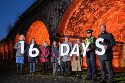 Staff from EAHSCP, EAC, East Ayrshire Women's Aid and Ayrshire Police Division at the Kilmarnock viaduct