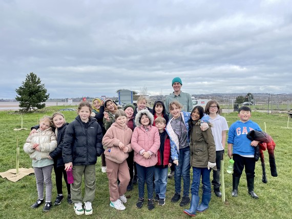 photo of group of schoolchildren who took part in tree planting