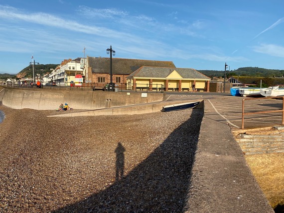 Photo of the beach at the eastern end of Sidmouth