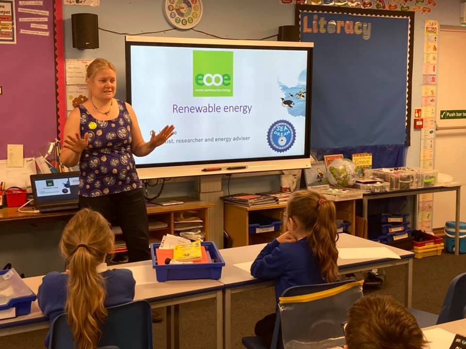 Photo of SEADREAM educator delivering a presentation to school children