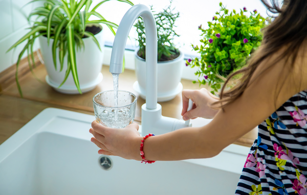 Tap water into glass