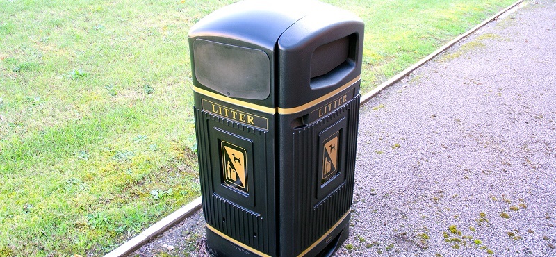 Elmbridge litter bin