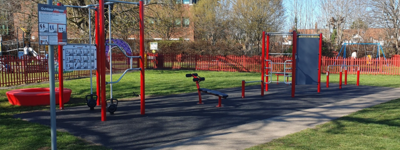 Play equipment 