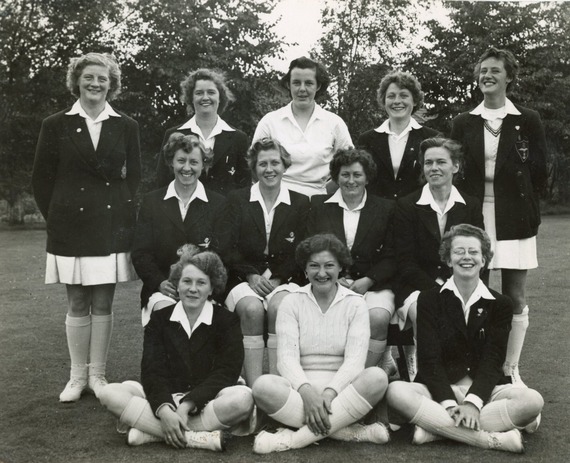 Group photograph of the women's cricket team.