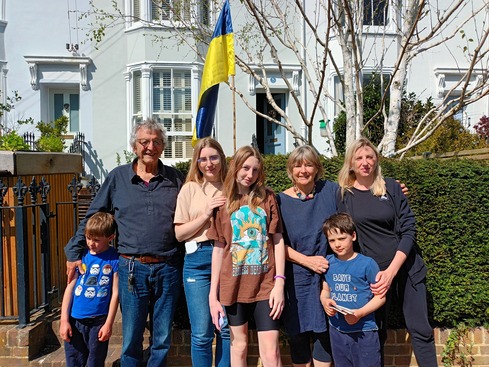Host and guests from the Homes for Ukraine scheme