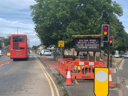 Photo showing an electronic information board highlighting the Milton Road works and cautioning that delays are likely