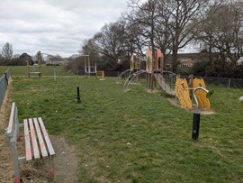 Elizabeth Road play area, Stakes